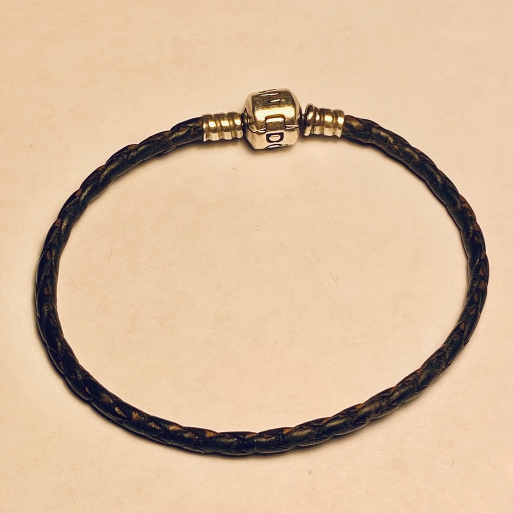 Authentic Pandora leather bracelet. Dark brown.